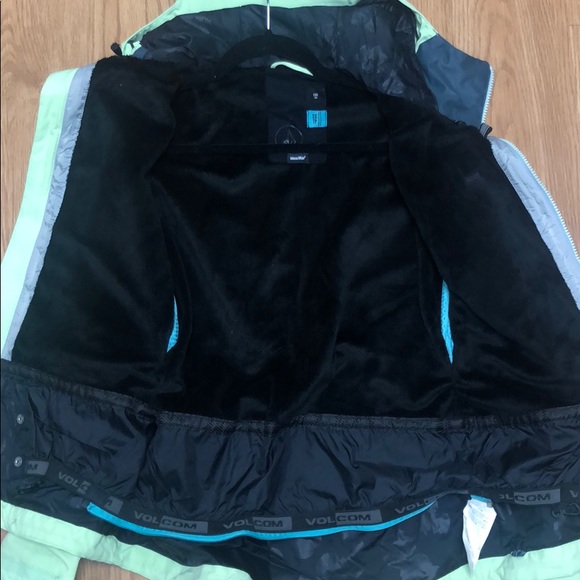 Volcom women’s ski/boarding jacket - Picture 5 of 5